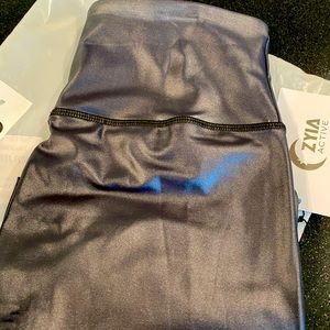 Zyia light n tight metallic